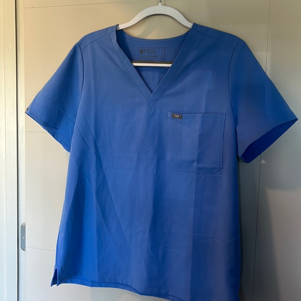 FIGS Catarina one-pocket Scrub Top- Ceil Blue LARGE